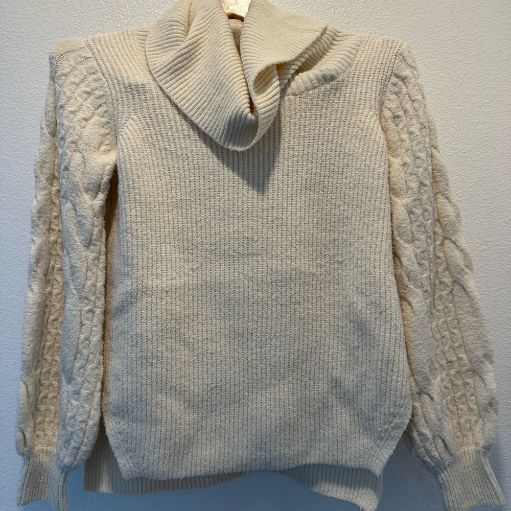 Design History - Cozy Cream Cable Knit Sweater - XS